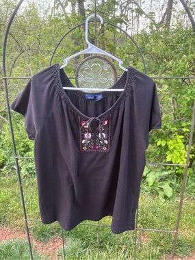 Vintage Basic Editions Black Short-Sleeve Scoop Neck Top Embroidered Yoke 1X